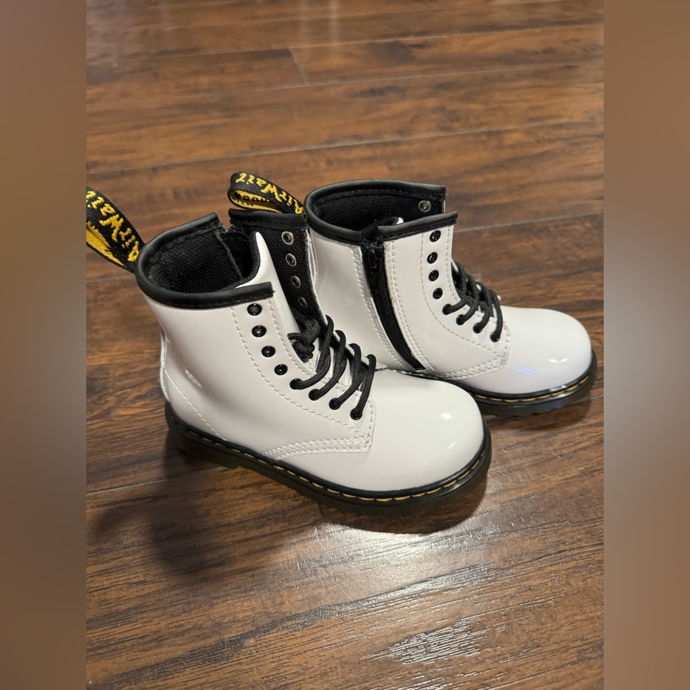 Dr. Martens 1460 Infant Brooklee B Lace Up
Fashion Boot (Toddler) Size 9